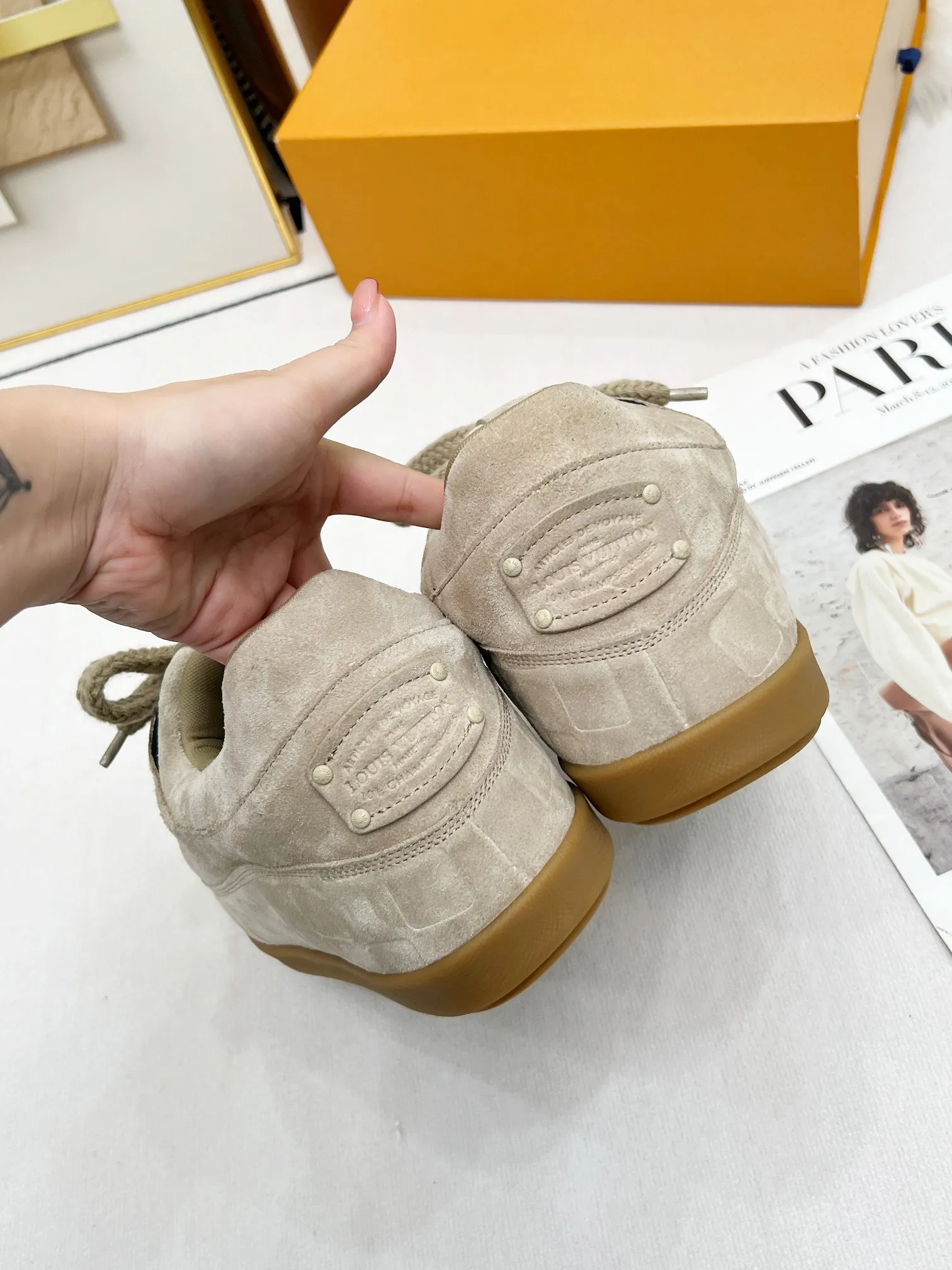 👟👟Ex-factory price 660👟👟 louis vuitton (Louis Vuitton/lv)🔍Autumn and winter~Ugly little chubby, new shoe style YETI🔥🔥🔥🔥 Super street-style bread shoes are here! ! ! Chubby is so cute~💞 What a great tool for showing off slim legs! The inner height is increased by 5 cm, the legs are longer and thinner, and the beef tendon bottom is super comfortable, suitable for couples 💞💞💞💞 Fabric: imported high mercerized ox velvet embossed craftsmanship Number of yards: 35-45 yards (46🉑custom-made, non-returnable)